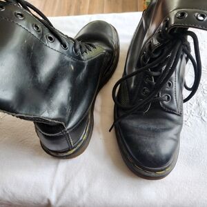 Dr. Martens Black Combat Boots with Durable Leather and Iconic Design
